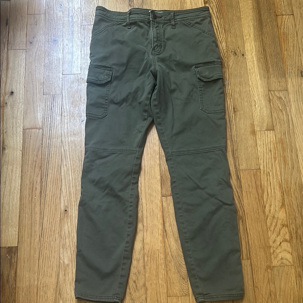 Abercrombie and Fitch cargo pants size 6